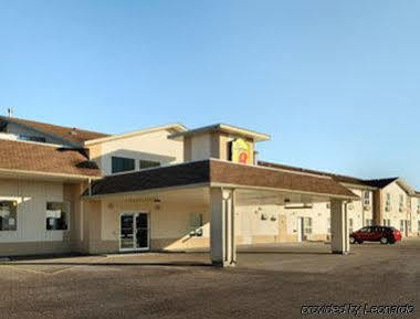 Super 8 By Wyndham Meadow Lake Kültér fotó